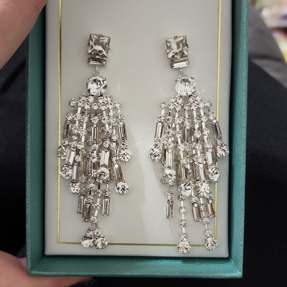 Christian Siriano New York Crystal Chandelier Drop Earrings Silver Tone NIB 3.5" - Picture 4 of 5